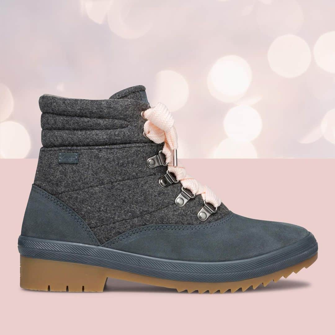 Kedsのインスタグラム：「These cyber week exclusive boots are selling out fast. (Don’t say we didn’t warn you.) Tap to shop now, or risk major regret.」