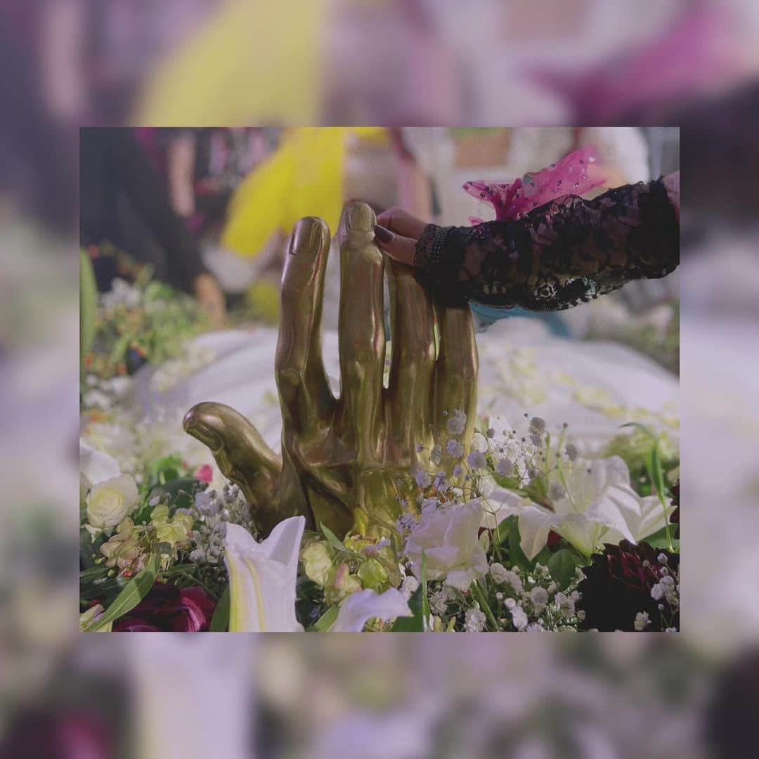 桜野羽咲さんのインスタグラム写真 - (桜野羽咲Instagram)「🤍﻿ ﻿ ﻿ ﻿ ﻿ 祈り﻿ ﻿ ﻿ ﻿ ﻿ ﻿ ﻿ ﻿ ﻿ ﻿ ﻿ #LAVILITH #vocalist #duo #musicvideo #goth #artist #photography #gold #handmade #flowers #flowerstagram #flowerarrangement #prop #artwork #popculture #xmas #splitsingle #release #toys #dearstage #ラビリス #ねもぺろ #スプリットシングル #ミュージックビデオ #映像 #リリース #クリスマス #花 #祭壇 #フラワーアレンジメント」11月30日 22時01分 - sakuranousa