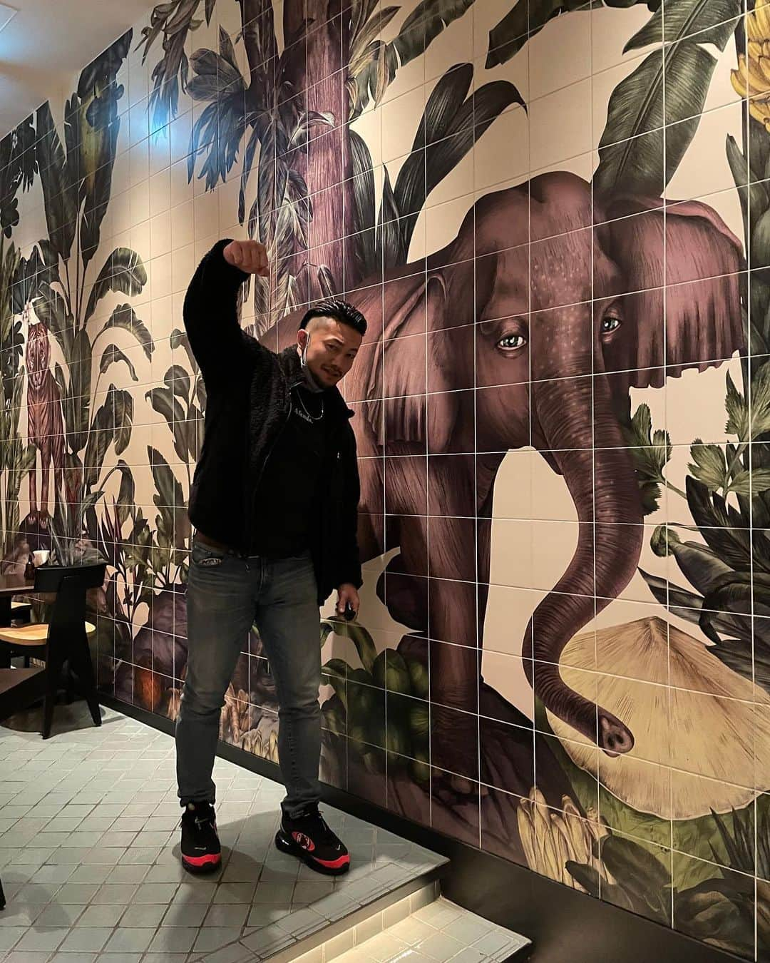 愛鷹亮さんのインスタグラム写真 - (愛鷹亮Instagram)「エレファントパンチ🐘🤛  #エレファント #パンチ #象印炊飯器  #欲しい」11月30日 22時06分 - aitakariki.g