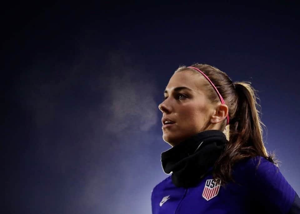 アレックス・モーガンのインスタグラム：「Wearing the crest is never taken for granted. Getting in my first USWNT game since having my daughter was a big milestone. Thankful to the other 11 moms who have paved the way on this team.」