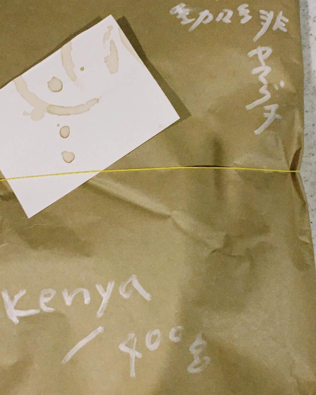 小谷実由さんのインスタグラム写真 - (小谷実由Instagram)「珈琲の染み柄のカードなんて粋じゃないか @_3_yamaguchi ☕️🌹」11月30日 22時11分 - omiyuno