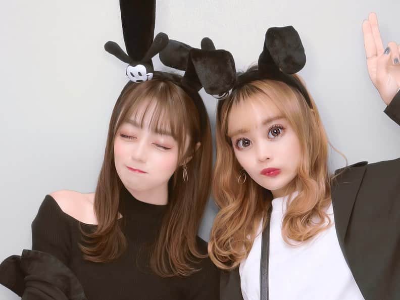Tomoさんのインスタグラム写真 Tomoinstagram プリクラ プリクラポーズ プリント倶楽部 オズワルド オズワルドコーデ ディズニーコーデ 黒コーデ ブラックコーデ Tokyodisneyland ディズニーランド 東京ディズニーランド