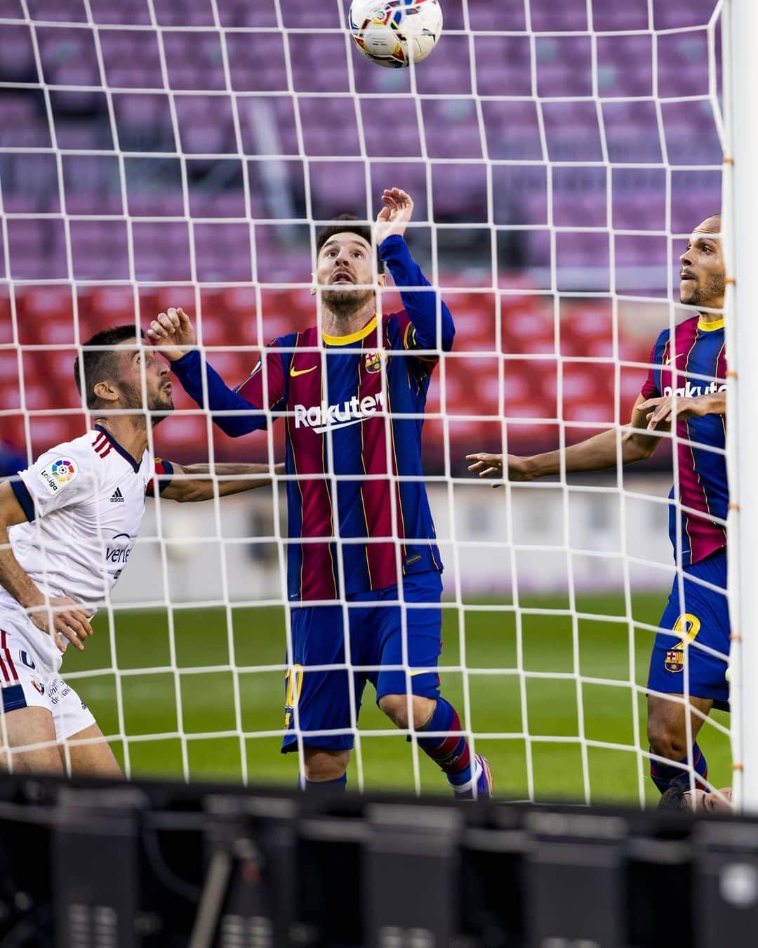 FCバルセロナさんのインスタグラム写真 - (FCバルセロナInstagram)「La Mano de D10S 👋⚽」11月30日 22時12分 - fcbarcelona