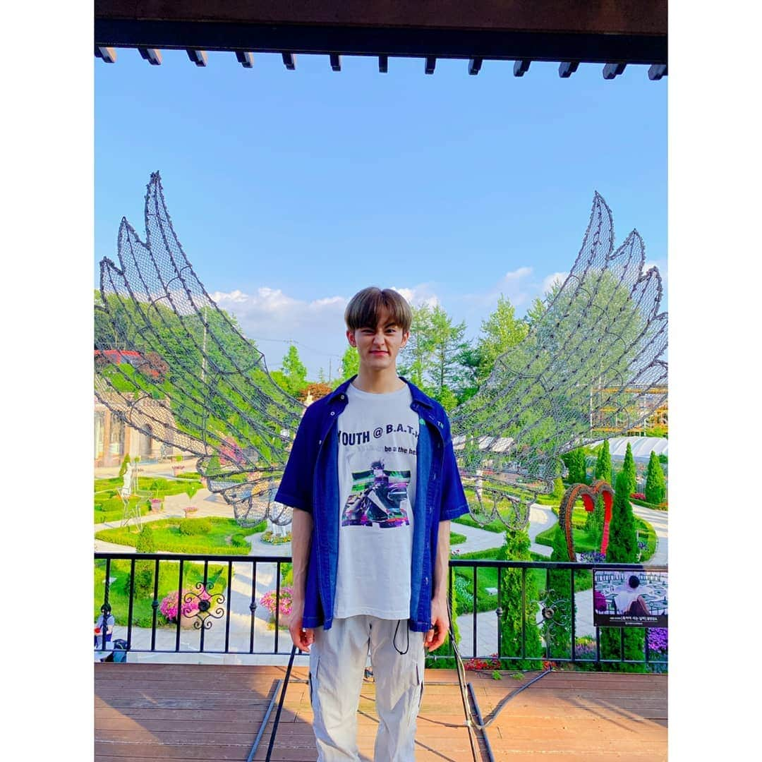 SuperMのインスタグラム：「💐👼💐  #MARK  #SuperM #SuperOne #WeAreTheFuture #SuperMTheFuture #MTOPIA #M토피아」