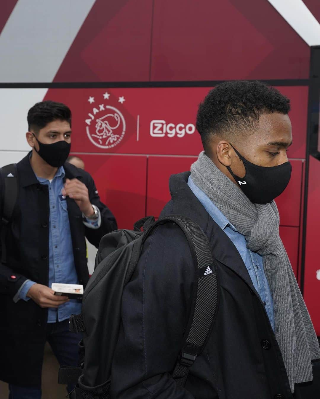 アヤックス・アムステルダムさんのインスタグラム写真 - (アヤックス・アムステルダムInstagram)「@ChampionsLeague vibes back again! 😍 🛫 Destination: Liverpool #UCL #livaja」11月30日 22時24分 - afcajax