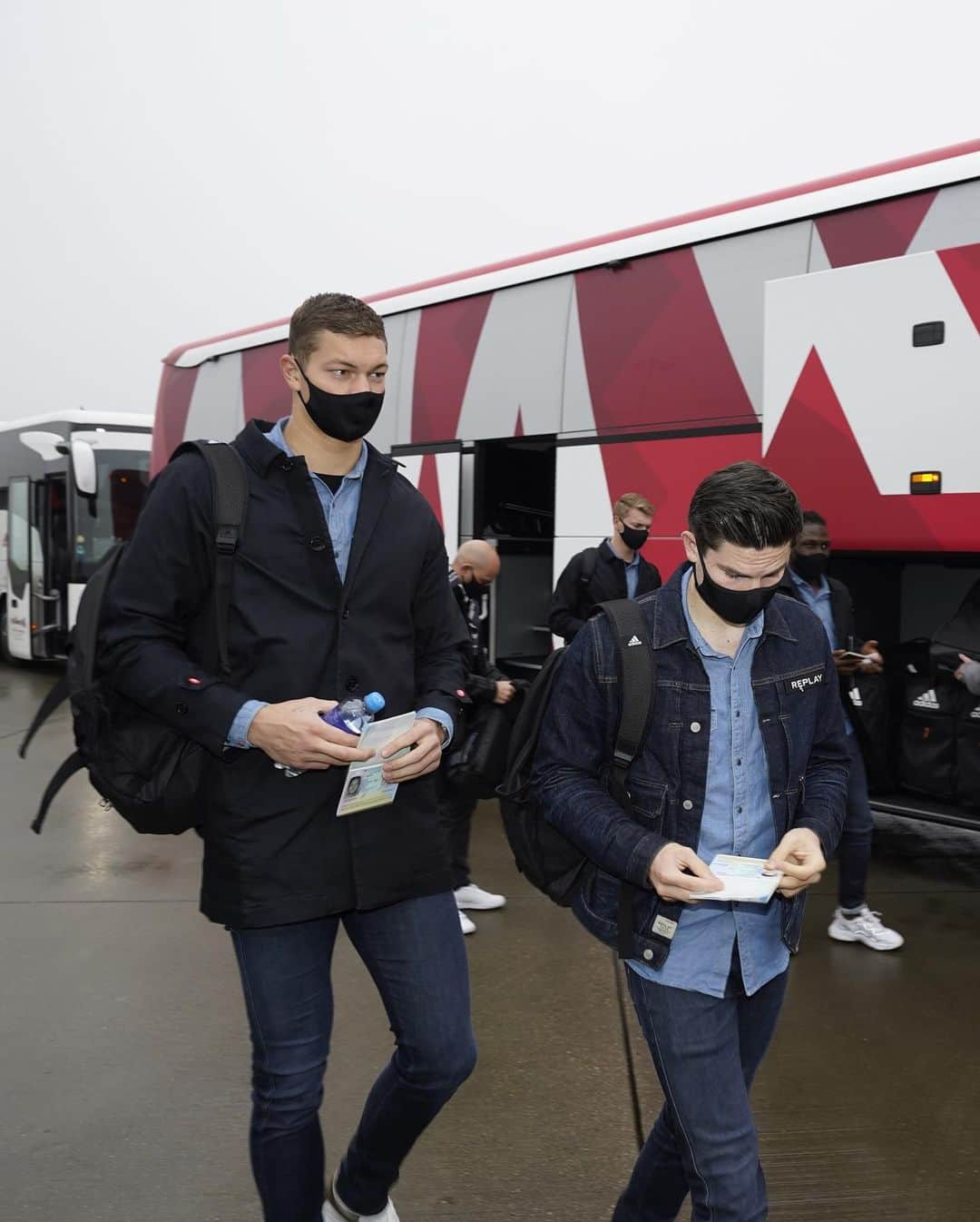 アヤックス・アムステルダムさんのインスタグラム写真 - (アヤックス・アムステルダムInstagram)「@ChampionsLeague vibes back again! 😍 🛫 Destination: Liverpool #UCL #livaja」11月30日 22時24分 - afcajax