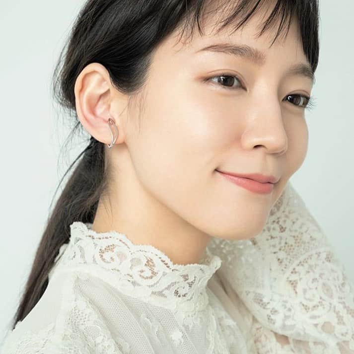 吉岡里帆 　ファンアカウントのインスタグラム：「👑 #吉岡里帆 #rihoyoshioka」
