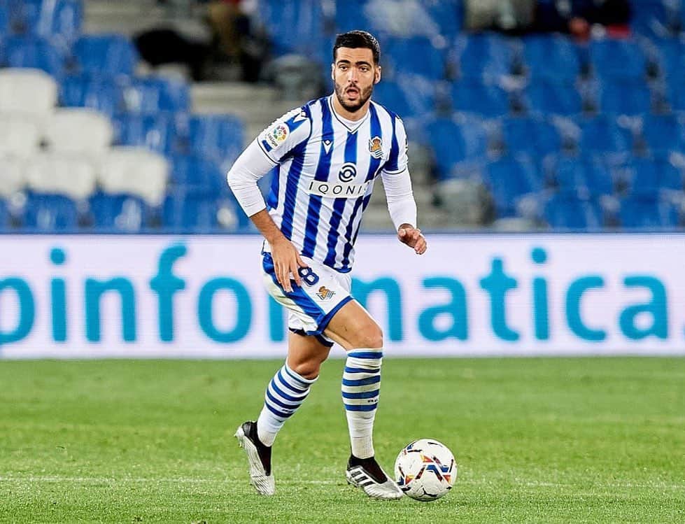 ミケル・メリノのインスタグラム：「Lo dejamos todo en el campo. +1 punto y a seguir! 💪🏻⚪️🔵⠀  ⠀  The team gave everything. +1 point and let’s keep going! 💪🏻⚪️🔵⠀  ⠀  #RealSociedad #RealSociedadVillarreal #LaLiga #Football」