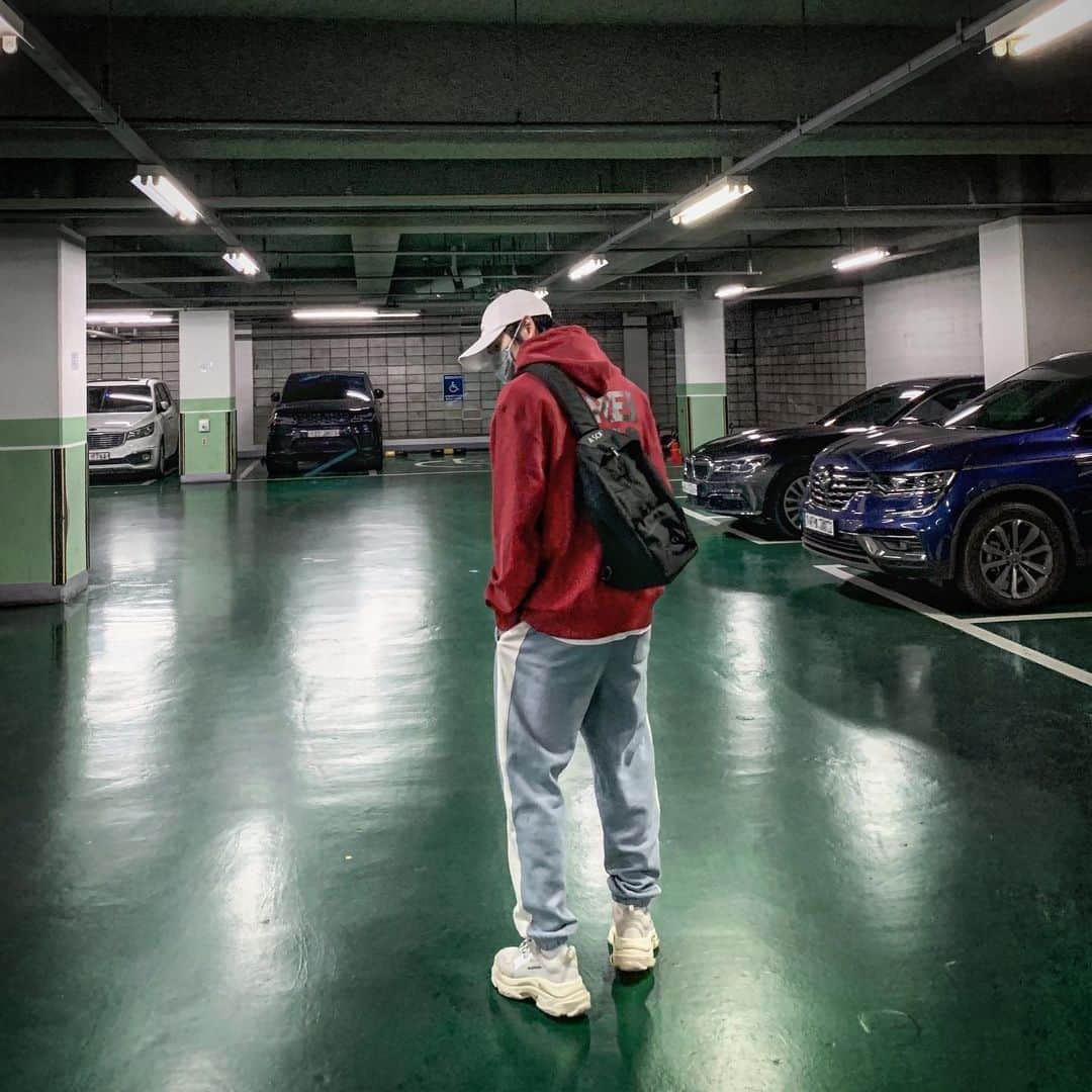 チェ・ソンジュンさんのインスタグラム写真 - (チェ・ソンジュンInstagram)「퇴근길」11月30日 22時44分 - smartboy