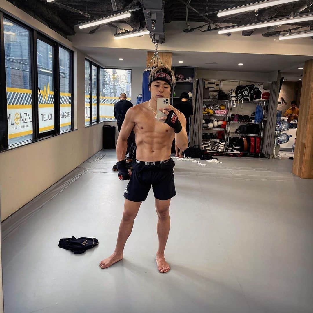 武尊さんのインスタグラム写真 - (武尊Instagram)「今日も感謝。 @alonza_fitness_kickboxing」11月30日 22時40分 - k1takeru