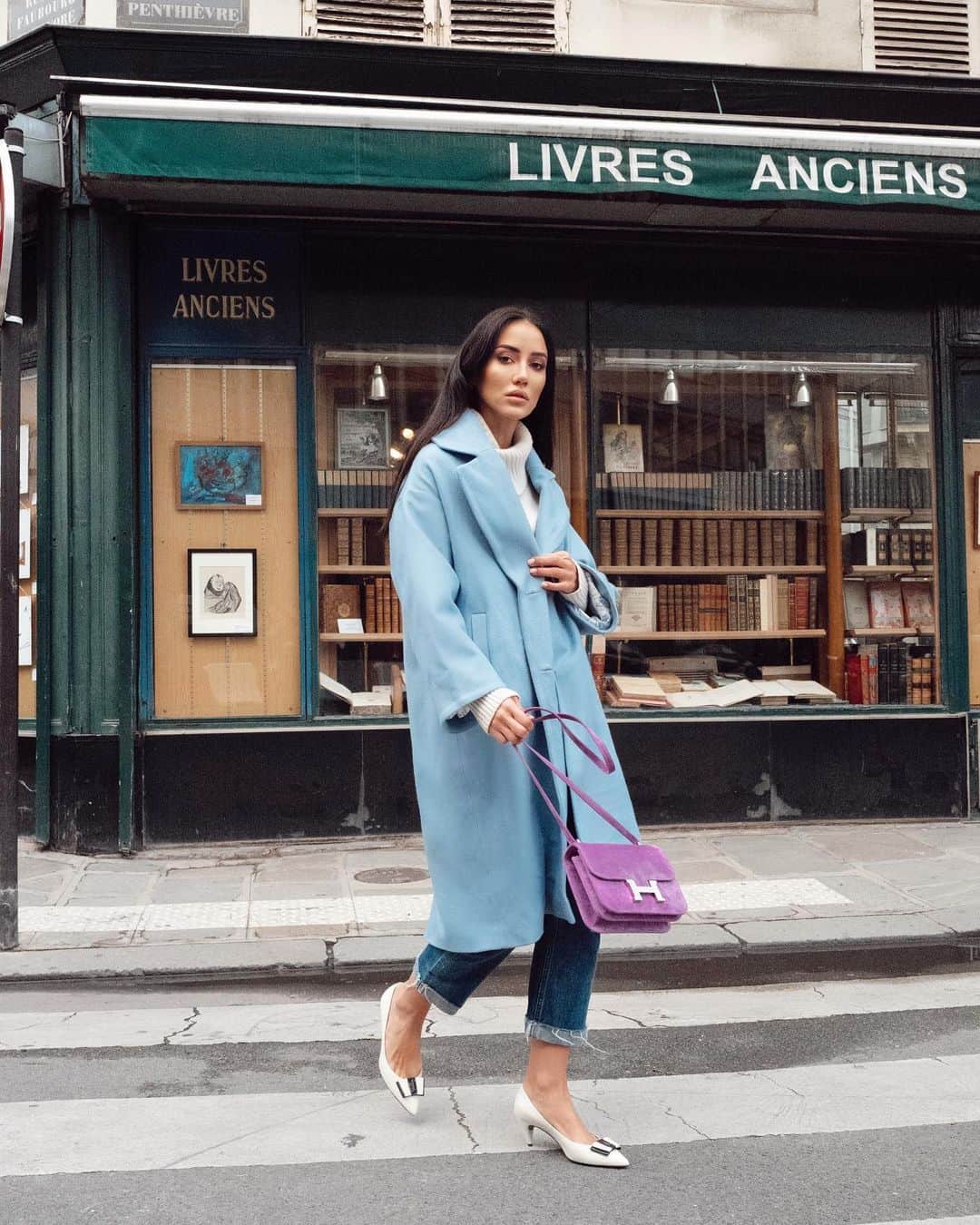 Tamara Kalinicさんのインスタグラム写真 - (Tamara KalinicInstagram)「Sky blue coat is exactly what was missing in my collection, love this one from @monarte_official . Currently they are having amazing BF deals on the site so dont miss the opportunity💫 AD」11月30日 22時42分 - tamara