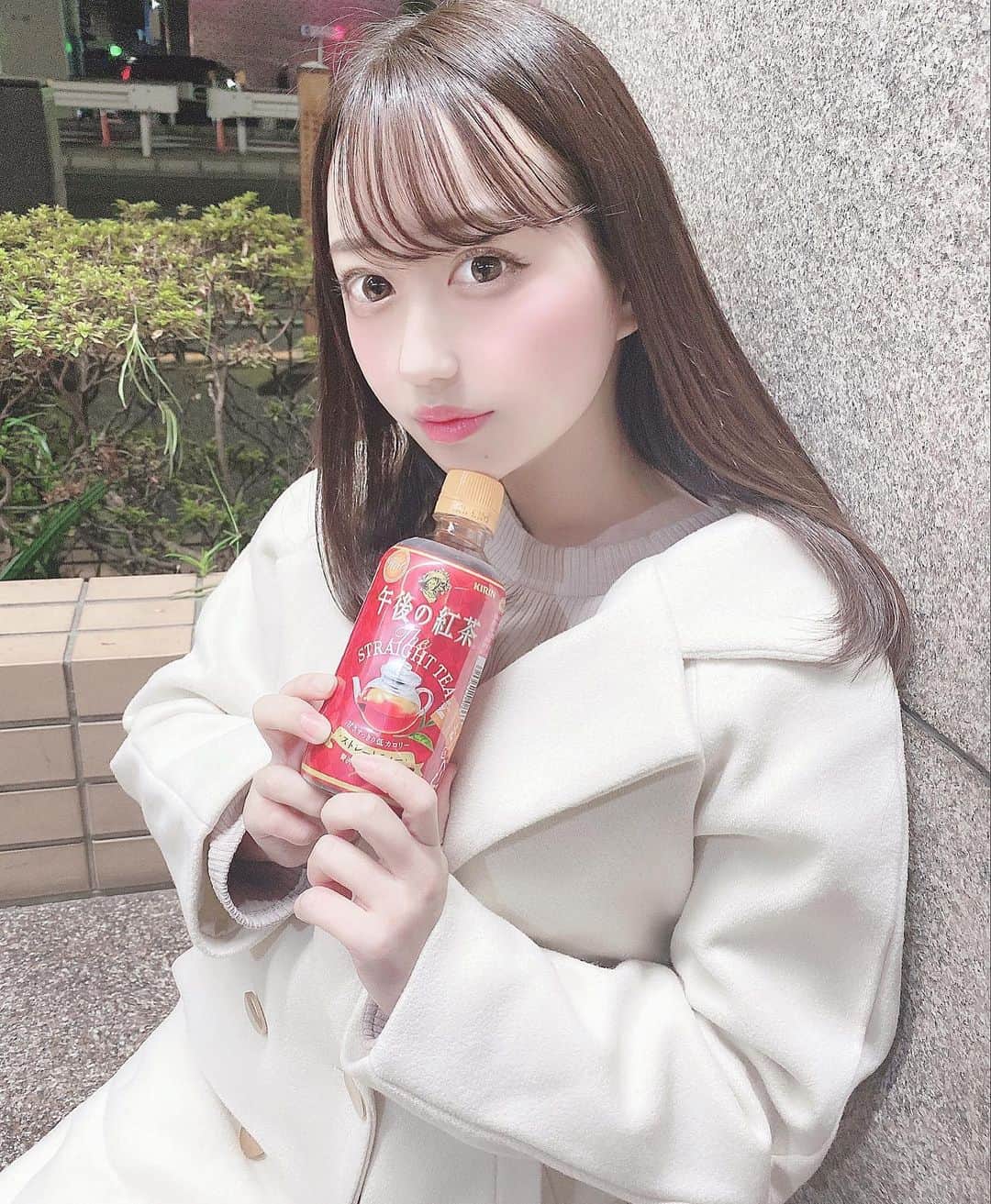 のインスタグラム：「こんばんは、！ 最近急に寒くなりましたね〜｡:°ஐ*｡:° 私はこの寒暖差で体調少し崩し気味（ ; ; ）  みなさんも体調気をつけましょ😢❣️  (写真は薄めいくなので顔薄いです🥲)  coatは @kaitlyn__jp さん❤︎」