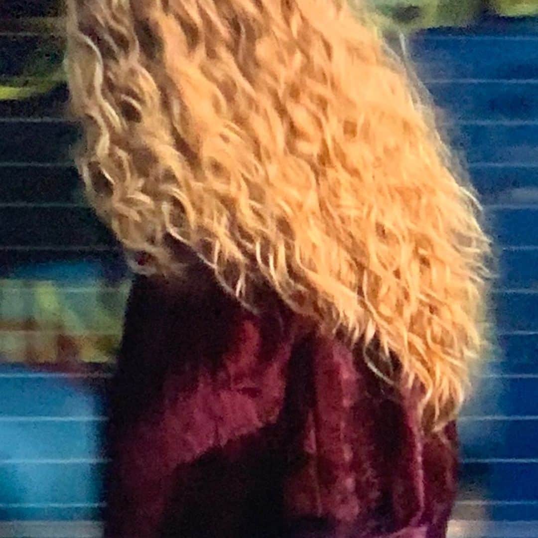 オランピアルタンのインスタグラム：「Like if you already miss this hair and these coats. Hate if you are furious about the ending... 🕵🏻‍♀️😒🥴🔨🩸#undone #nospoilersallowed!」