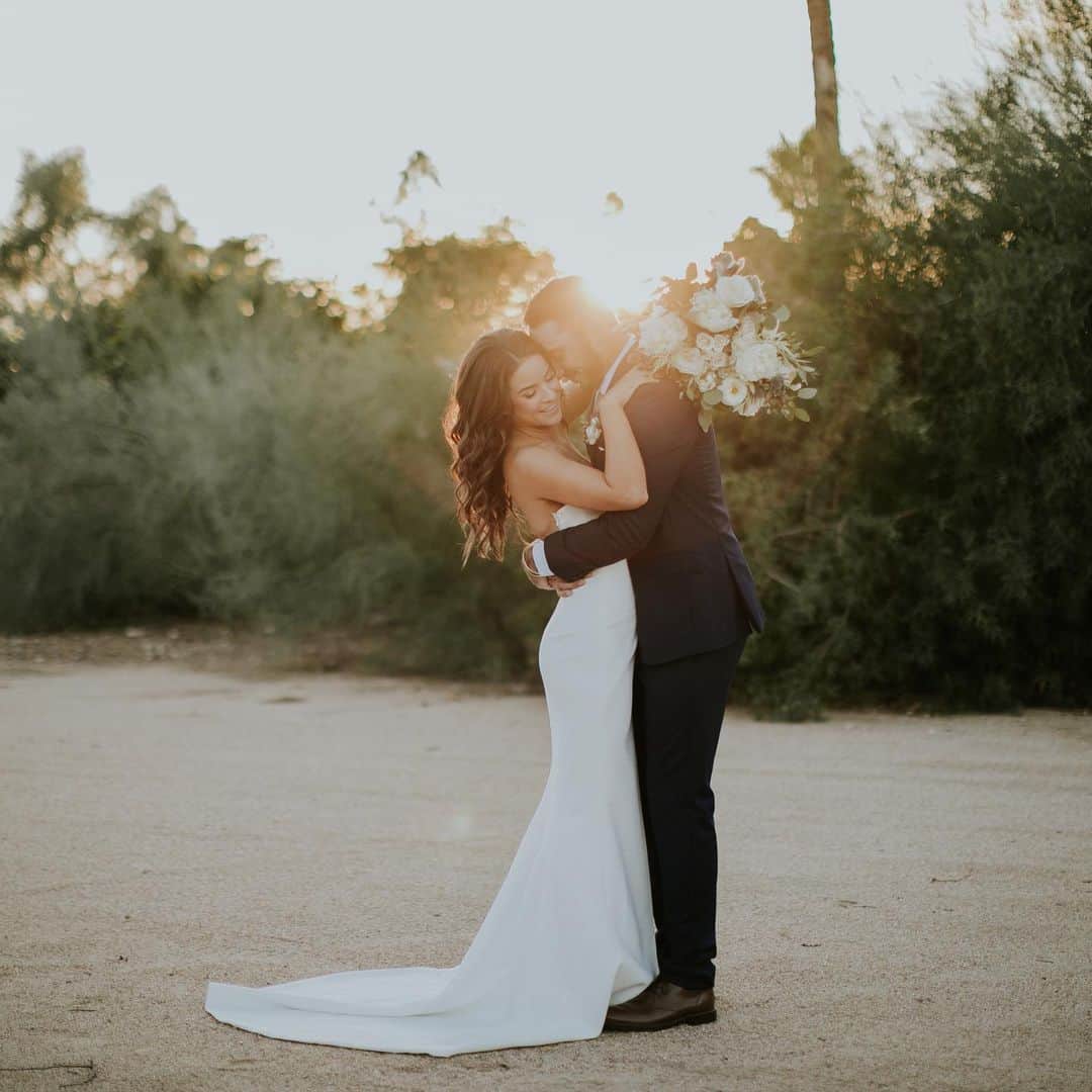 マックス・ホーマのインスタグラム：「One year down! Happy anniversary to my gorgeous wife @lacehoma u keep me laughing always. And yes, I know I outkicked my coverage. It’s awesome #1year」
