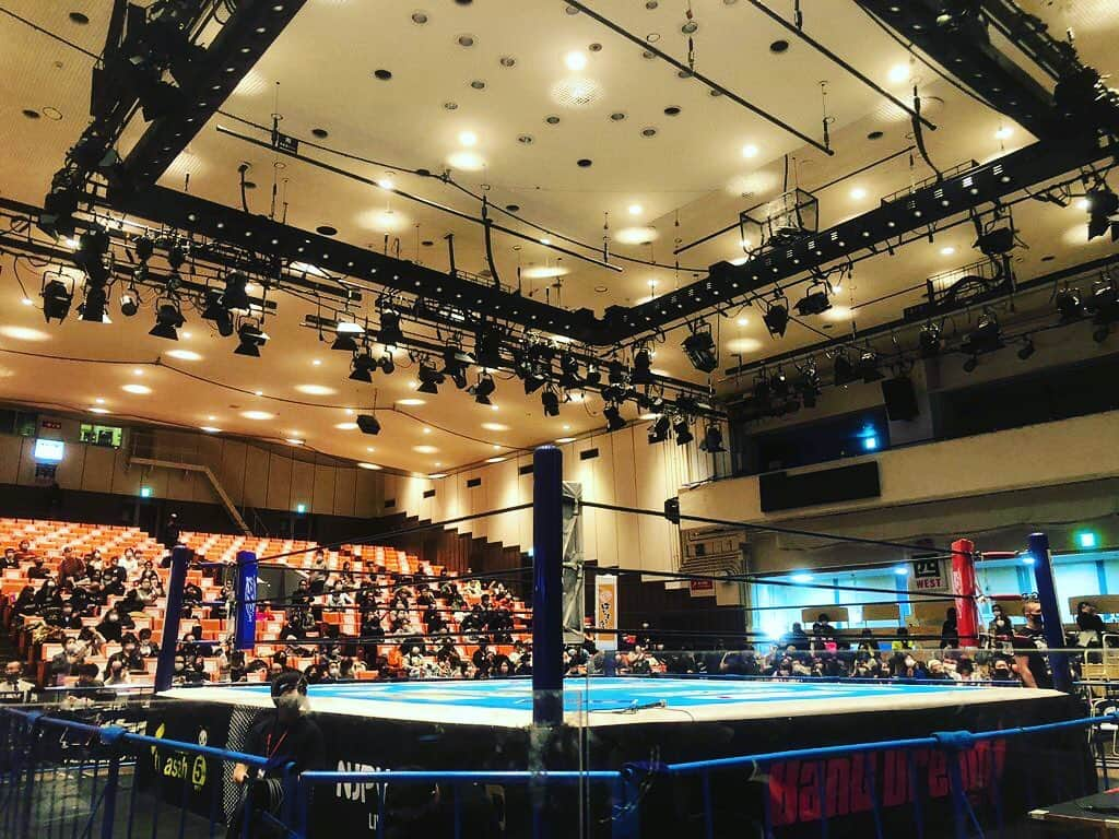 高橋大輔さんのインスタグラム写真 - (高橋大輔Instagram)「本日は  新日本プロレス　  ワールドタッグリーグ・後楽園ホール大会の実況でした！  解説は  獣神サンダーライガーさん 山崎一夫さん  こうやって現役時代を観ていた方とご一緒出来るのは光栄です^ ^  リーグ戦も終盤に入りさらに混沌‥最後の景色がまったく想像出来ません！上位チーム、どこが優勝してもおかしくない！どうなる？！  #NJPWWORLD #njwtl #njpw #新日本プロレス #新日本プロレスワールド #実況 #高橋大輔 #髙橋大輔 #プロレス」11月30日 22時59分 - daisuke_72