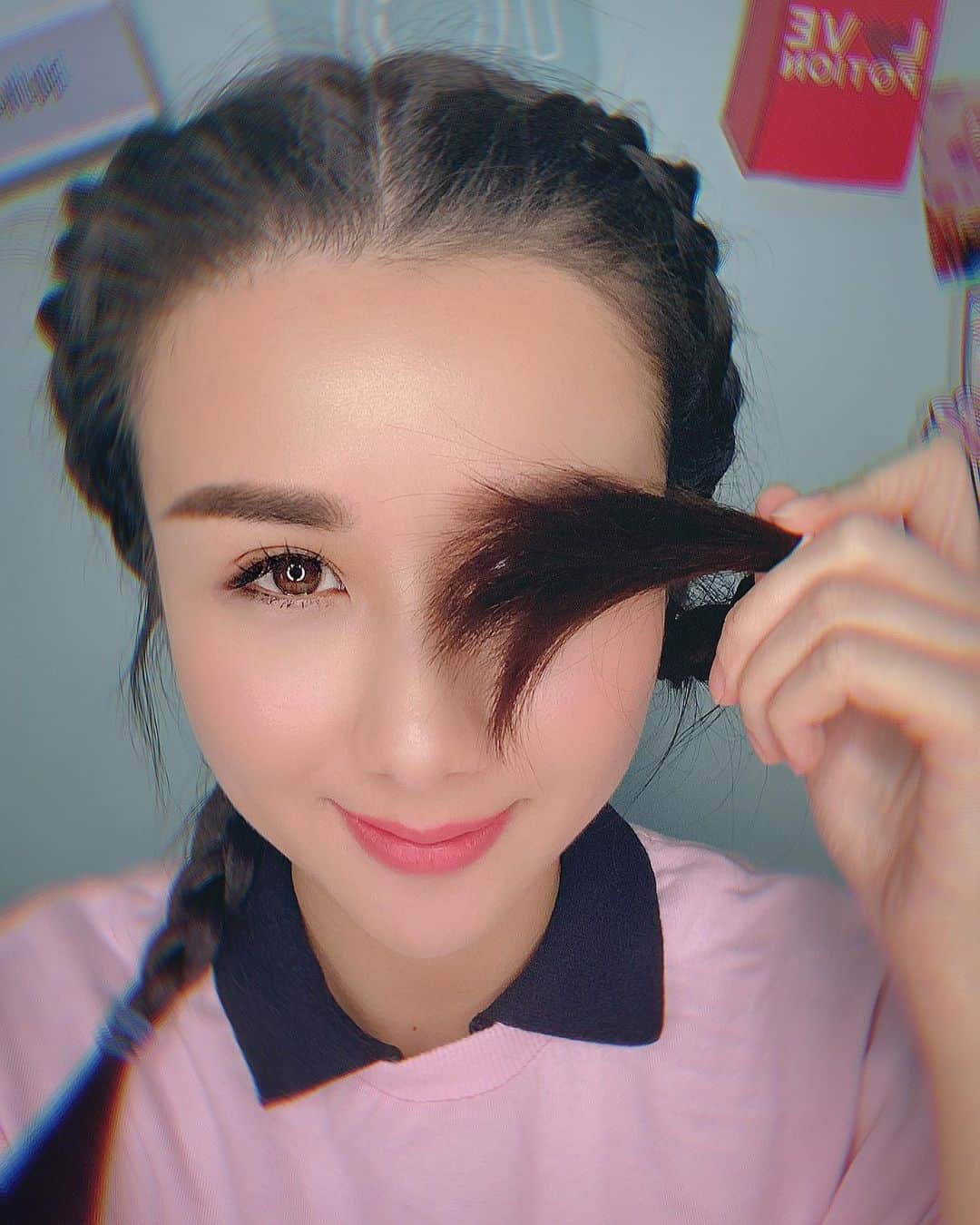 Chloe Yuenのインスタグラム：「Left or right eye 👁? 🤣  #selfiequeen#perfectlighting#hkig #stayhomestaysafe😷#loveislove」