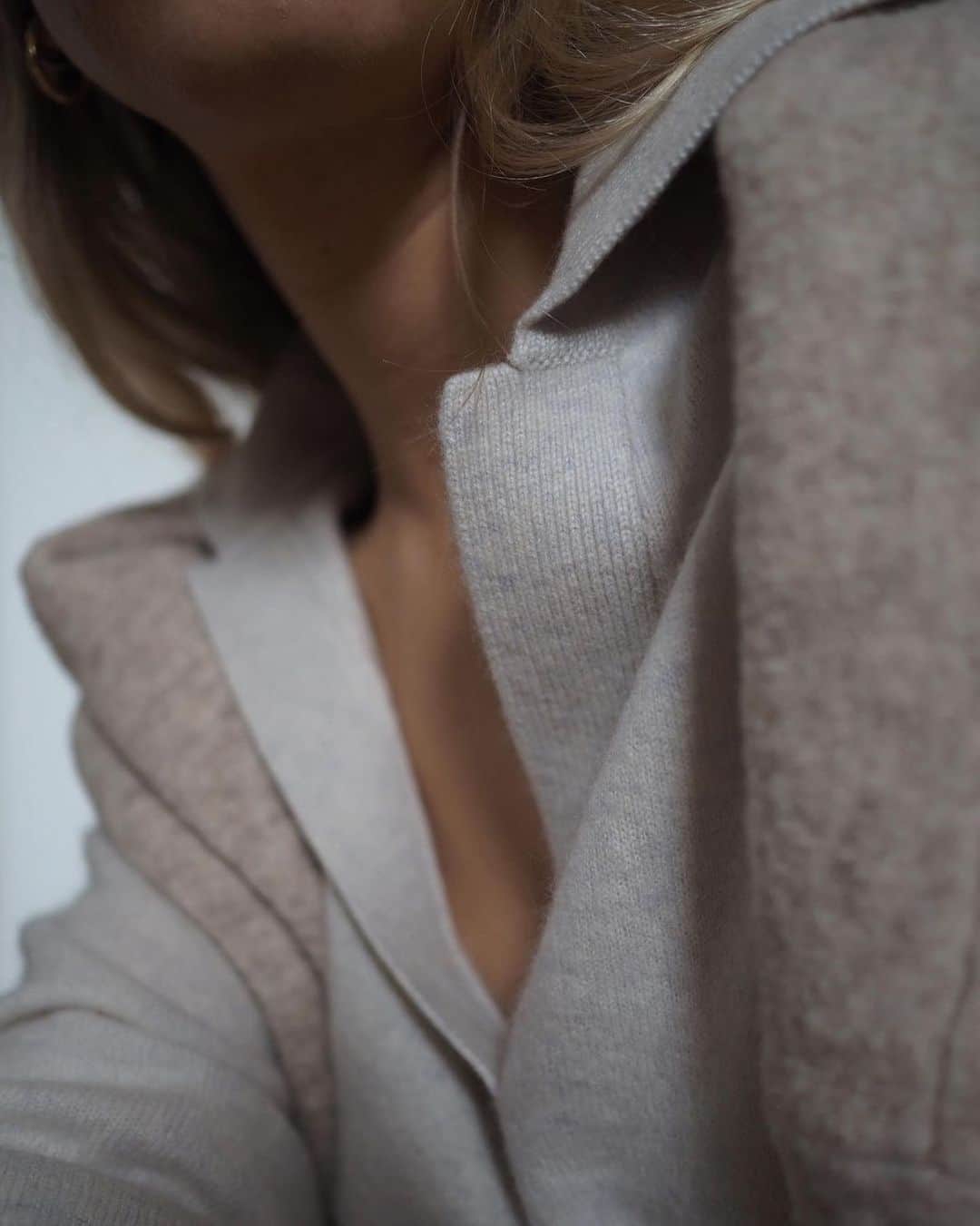 Club Monacoのインスタグラム：「@melissajanetarling speaks to the quality and coziness that is the Boiled Cashmere Polo Sweater .  ⠀⠀⠀⠀⠀⠀⠀⠀⠀ "Super relaxed in its design, this piece looks as beautiful as it feels. It’s louche, relaxed drape is perfect for WFH and the long, drawn-in winter nights ahead." #FriendsOfClub」