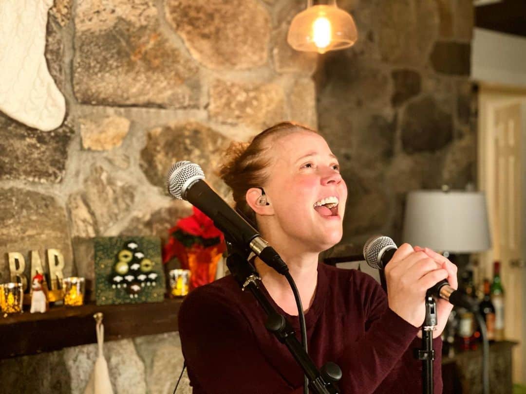 コリン・ドネルのインスタグラム：「Last night, @pattimurin and I got to do something we hadn’t don’t in a very long time thanks to @sethrudetsky, @officialbroadwayworld, @cortalemark & a host of other wonderful people behind the scenes...perform live for an audience. • Was it different and strange and weird and a bit confusing? Most definitely. Did it completely replicate the feeling of being onstage in front of hundreds of people enjoying a communal experience? Not entirely...  BUT  It made me happy. I loved being able to clap for Patti when she was done. I loved listening to her interpret songs with a real life musician accompanying her. I loved knowing there were people sitting in there homes grinning ear to ear at her fun stories and random bursts of laughter off camera.  It was joyful and a great experience. It made me long for things we are missing and made me happy for the things we’ve figured out how to do. Most of all I just loved being able to sing with her and feel that rush after we were done. ••• So thank you to everyone who tunes in last night. Thank you to everyone who made it happen and thanks to my unbelievably funny, big hearted, talented wife for entertaining me.  Love to you all, Happy Monday and I hope we can do it again soon.」