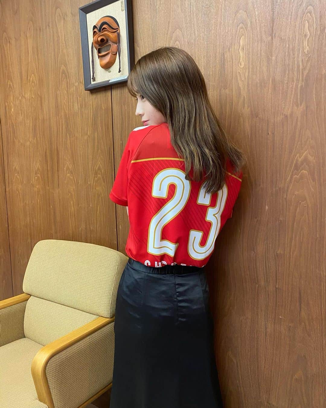 YUMIのインスタグラム：「⚽️ バレ姫としてボルクバレット北九州の 応援に行ってきたよ〜📣🔥  念願のガチャガチャもした💕  当ったのはバレ子〜🥰  #フットサル#北九州#fリーグ #ボルクバレット北九州 #バレ姫#スポーツ観戦#福岡」