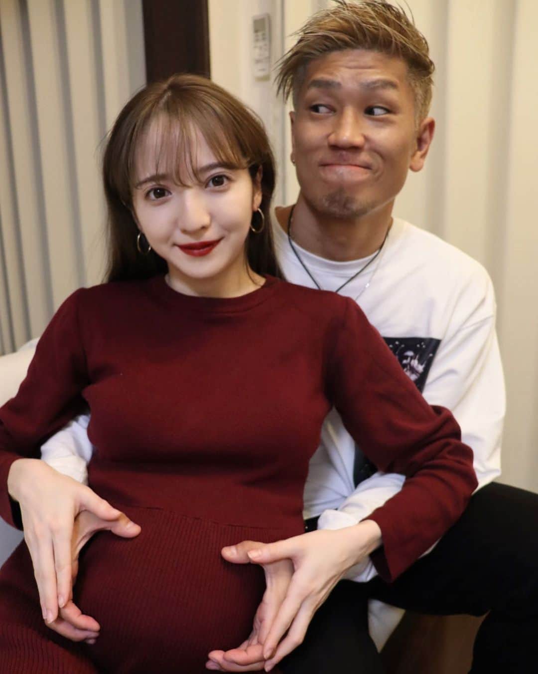 平木愛美のインスタグラム：「愛。  ちょっといま、産後できっと涙腺がゆるゆるで。笑 もうbabyたんのお顔みてるだけで、可愛くて愛しくて、これまでにない感情で涙が溢れます。  同じように、パパすくんも抱っこして見つめながら、涙してたのは、内緒です、、、🤍  しずかな大きなあたたかな、幸せの時間。  babyがくれた一生の宝物。  そして皆さま、あたたかいお祝いの言葉、本当にありがとうございます。泣 これまたうるうるしながら、大切にいただきました。 ゆっくりお返事させてください👶🏻  １週間前にはまだこうしてお腹の中にいたのかと思うと不思議だなぁ。命は神秘ですね。 先週は産前にイルミネーションを感じに行ってたなぁ💕 一緒に何度か訪れてるよみうりランド。初のXmas moodはキラキラと綺麗で楽しかったー！ そして今度はべびも一緒に行く日がくるんだろうな💫」