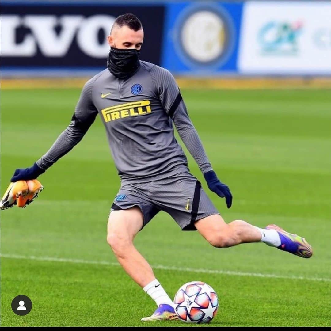 マルセロ・ブロゾビッチのインスタグラム：「🖤💙🙏」