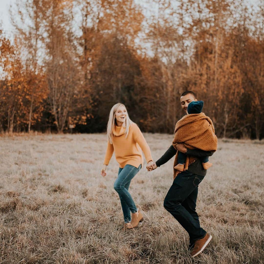 ブリアンヌ・タイゼン＝イートンさんのインスタグラム写真 - (ブリアンヌ・タイゼン＝イートンInstagram)「My life. So thankful for these two 🤍  📷  @meraeishellphotography」11月30日 15時01分 - btheiseneaton