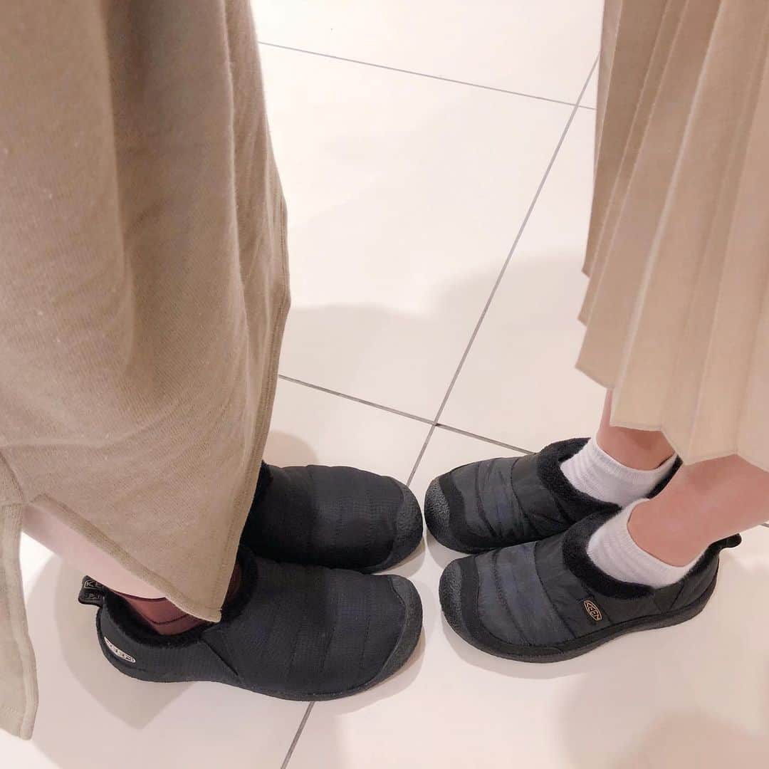 Kikuno Sayumiさんのインスタグラム写真 - (Kikuno SayumiInstagram)「〻casual code〻 ・ ・ ・ 皆で @keen_japan のHOWSER（ハウザー）を履いてリンクコーデ🤍 スポッと履けるから楽ちんだし紐を結ばなくて良いからあらたん連れの時ついつい履いちゃう！ ・ ・ ・ #ファッション#コーデ#fashion#ママ#ママコーデ#プチプラコーデ#大人カジュアル#ヘアアレンジ#mineby3mootd#大人可愛い#ジユジョ#ママリファッション#ママリ#シンプルコーデ#親子リンクコーデ #親子コーデ #あおちゃんコーデ#あらたんコーデ#158cm#mamagirl#locari#lucrajp#ママリ#ママリファッション #HOWSER #ハウザー#DetoxOurPlanet#KEEN #キーン」11月30日 14時54分 - sayumikikuno