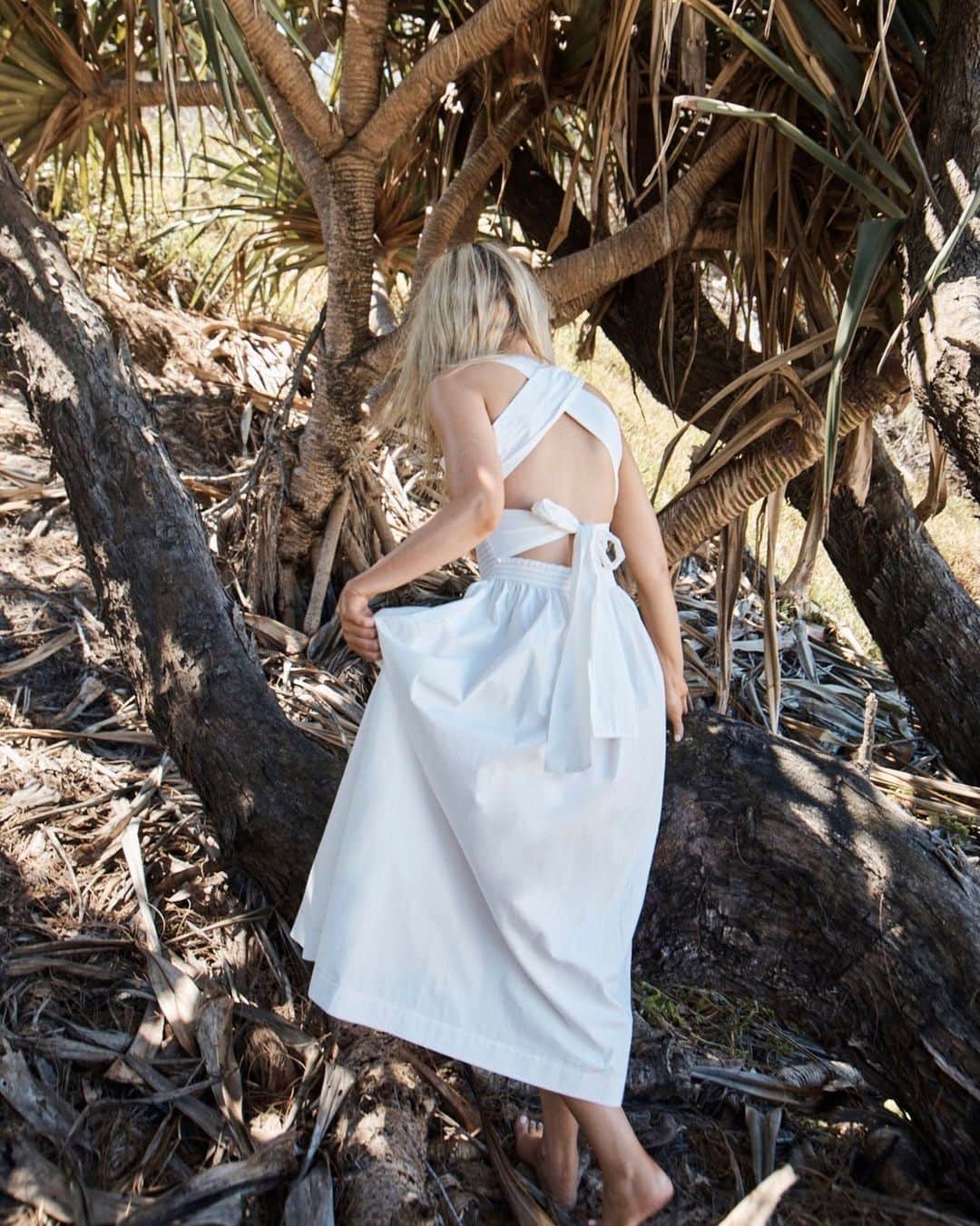 のインスタグラム：「The perfect day dress. Find our nikolina midi online + in stores. Available in black and ivory #becandbridge」