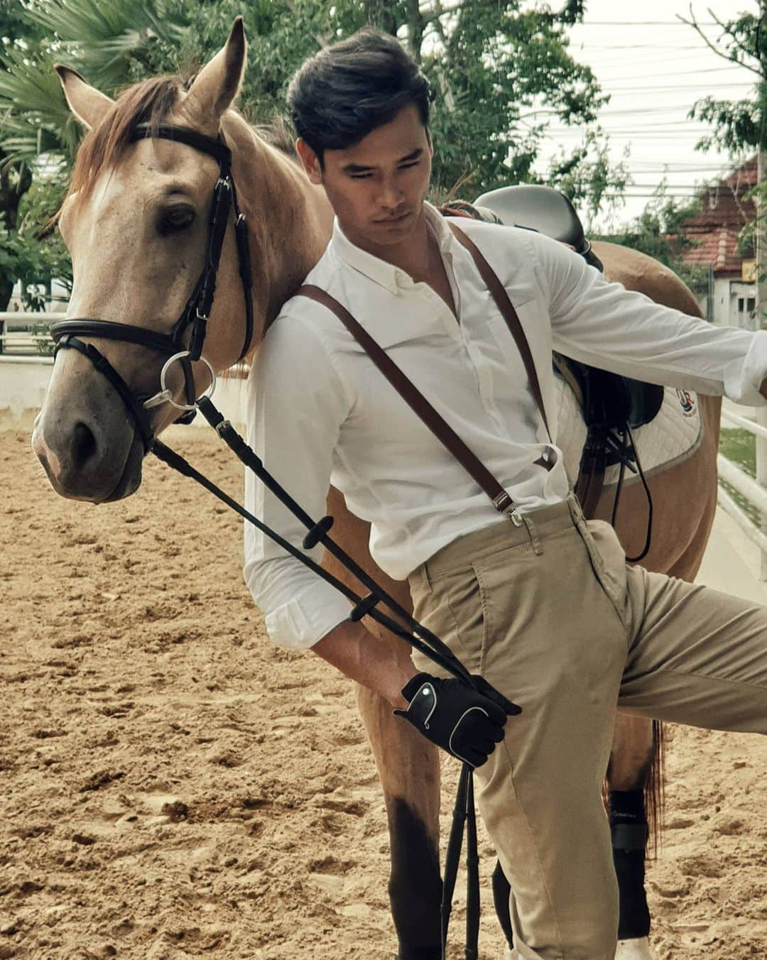 ティムさんのインスタグラム写真 - (ティムInstagram)「Yeah, I'm gonna take my horse to the old town road... #shooting #unlockmen #singha」11月30日 15時10分 - timmaiau