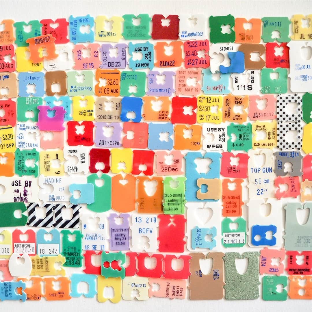 のインスタグラム：「get this: cowra lady shani nottingham collects discarded plastic bread tags. aside from using them to make fun art, she’s building the bread tag doomsday collection – a record of the lasting impact of single-use plastics for when they (hopefully) become extinct. ⁠ ⁠ you can contribute your own tags to the project – find out how at @the_breadtag_project – and read more about shani’s mission inside issue 98, out now.」