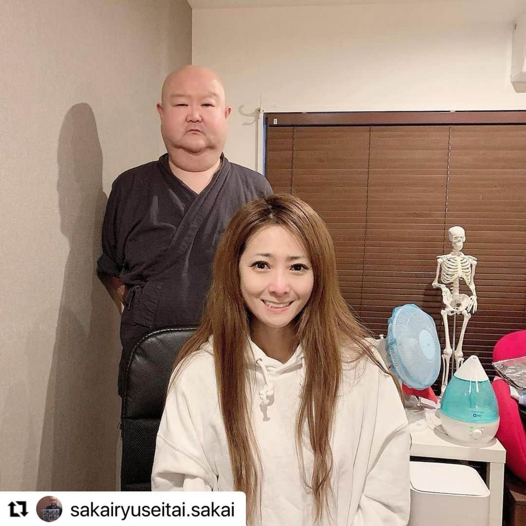 岡田祐佳さんのインスタグラム写真 - (岡田祐佳Instagram)「いつもお世話になってる 酒井流整体。 痛い！本気で痛いけど 体がスッキリします。 3月に骨折した右肩まだまだ後遺症に悩まされてますが 酒井先生に根気よく治療して頂き かなり動くようになってます。 いつもありがとうございます！  ほんとに効きます！ あたしの大好きな先生の1人です。 ほかの先生も過去登場してますがまた載せますw   #酒井流整体 #ゴッドハンド #気になる方は連絡を #あたしの信頼してる先生の1人 #渋谷 #宮益坂 #コラーゲンマシーン #美容整体 もあります。」11月30日 15時09分 - yukachin719