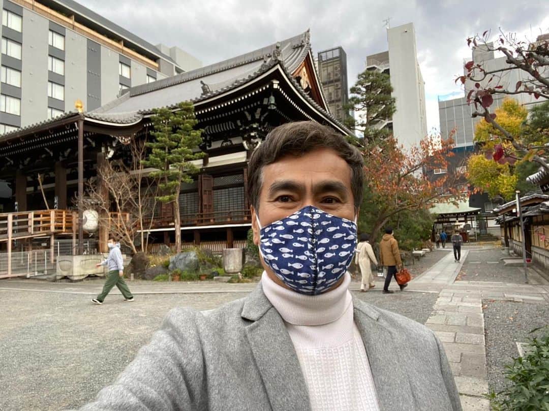 石原良純のインスタグラム：「京都、本能寺へ。秀吉時代に移転して、お寺は今も健在。ビルに囲まれていても歴史好きなら一度、訪れる価値あり。」