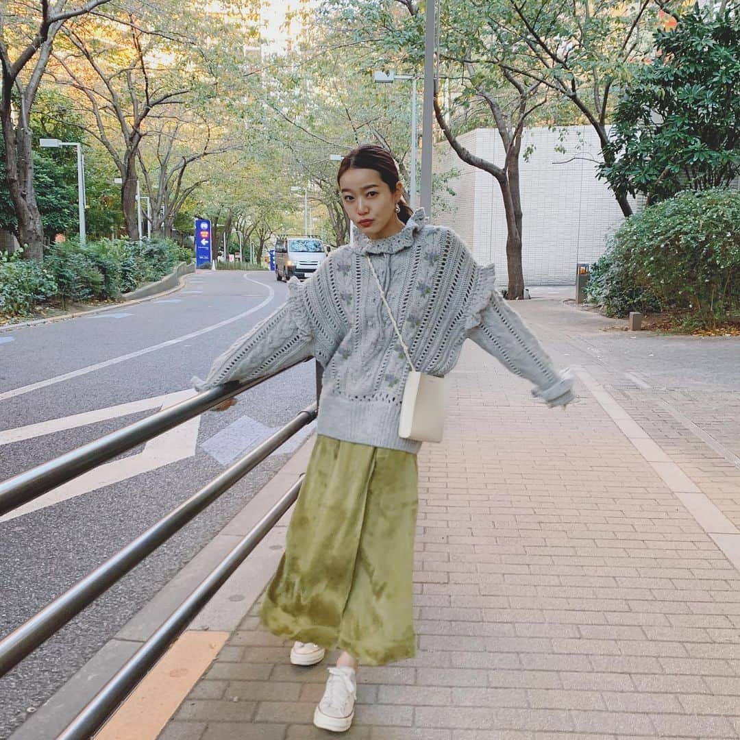 猪鼻ちひろのインスタグラム：「今日も！ お洋服の打ち合わせ。 頑張るぞ〜〜〜〜〜〜〜😤❣️ #ちひろのお洋服 #1枚目の顔 #新しいね #ブランド2枚目にタグ付けしてます🏷」