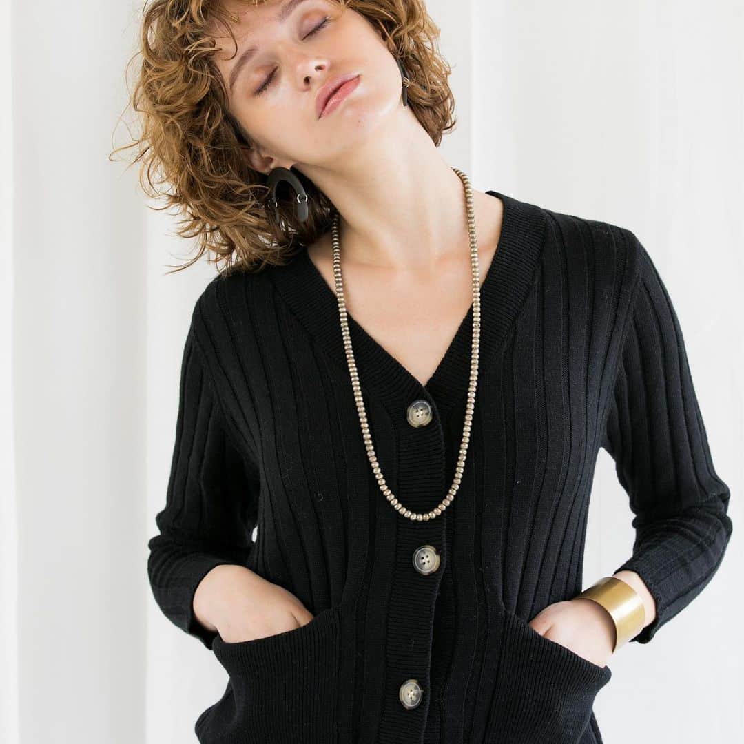 Shikica Tokyo & KiiRAのインスタグラム：「WIDE RIB KNIT CARDIGAN . . #kiira #21aw #collection」