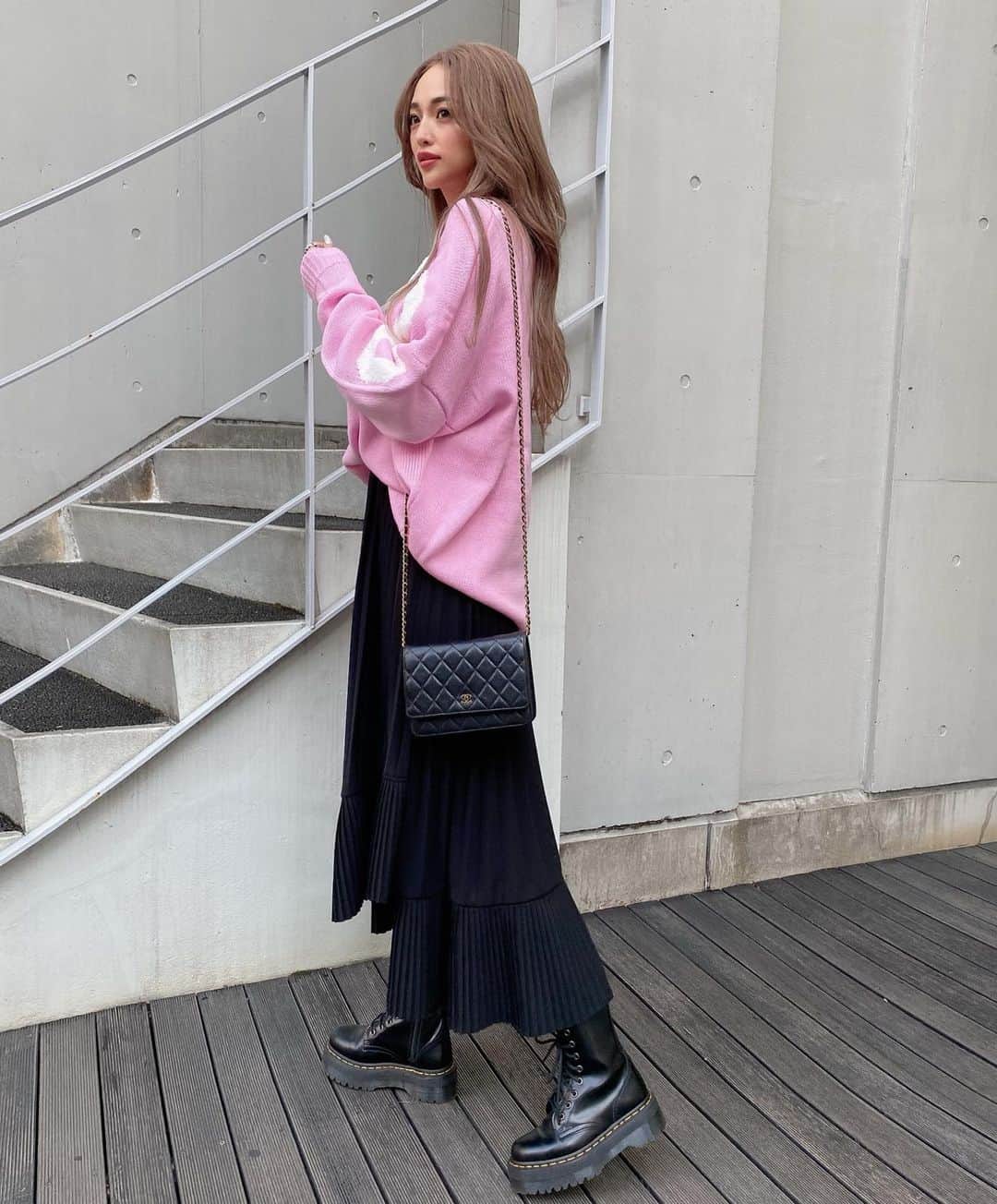 Select Shop MIRROR9さんのインスタグラム写真 - (Select Shop MIRROR9Instagram)「ICON knit pullover/PK(M.L.XL) Rose long skirt/BK(FREE) model / @coco_mirror9 (162cm L着用) #MIRROR9 #ミラーナイン」11月30日 15時21分 - mirror9official