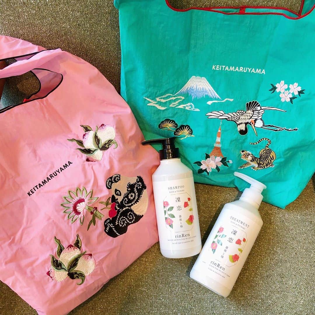 BbyE's official accountのインスタグラム：「_ ロフト限定『TRY! ETHICAL キャンペーン』 開催中です🎉  ご応募いただいた皆様の中から抽選で ケイタマルヤマのエコバックが当たります！  ぜひこの機会にチェックしてみてください☺️  日本生まれのエシカルヘアケア”凜恋”は、 『人に、自然に、そして未来へ』を掲げて11年。 地球に優しい、未来につながる取組みを続けてまいりました。  今だからこそ、 「エシカル消費」を考えてみませんか？♻️  ロフト店頭・ロフトネットストアにて凜恋製品をお買い上げのうえ、ロフトアプリからご応募いただいたお客様の中から抽選で、みなさまの1歩を応援する、素敵な賞品をプレゼントさせていただきます✨  応募期間：11月9日（月）～12月13日（日） 対象商品：凜恋の製品　※トライアルパウチを除く 対象店舗：全国のロフト・ロフトネットストア  ～賞品～ ★エシカル賞（10名様）：全3点 　・ケイタマルヤマ エコバッグ 1種　 　・シンシア・ガーデン アロマティックマスクスプレー 　・シンシア・ガーデン アロマティックハンドスプレー　  ★リンレン賞（15名様）：全3種7点 　・リンレン ボディソープ ローズ＆ツバキ 　・リンレン ツバキオイル 　・リンレン ヘアケアトライアルパウチ ローズ＆ツバキ × 5　　　  ★参加賞：110ロフトスコア　 　※ご参加いただいたお客様にもれなくロフトアプリのスコアをプレゼントいたします！  ロフトアプリのダウンロードはこちらから≫≫ https://www.loft.co.jp/appli/ ※本日のご登録でもご応募いただけます！  みなさまのご応募をお待ちしております✨  ======  ※ロフトアプリ応募フォームへの入力・送信と、期間中にロフト店舗でアプリIDをご提示の上『凜恋』ブランド商品をお買い上げいただきますとご応募完了となります。 ※エシカル賞・リンレン賞ご当選者様には、2020年12月下旬頃にロフトアプリのお知らせにて当選のご案内とお届け先情報の入力フォームをお送りします。（@info.loft.co.jpからのメールを受信できるよう設定をお願いします。） ※参加賞のロフトスコアは、ご応募者様全員に2020年12月16日(水)頃に付与させていただきます。 　複数回ご応募いただいても最大110スコアまでの付与とさせていただきます。 ※ご当選者様へのご連絡と景品発送をもって当選発表と代えさせて頂きます。抽選に関するお問い合わせにはお答えできませんので予めご了承ください。 ※プレゼント商品は配送でお届けさせていただきます。 ※発送は日本国内に限らせていただきますのであらかじめご了承いただきますようよろしくお願いいたします。  #凜恋 #リンレン #エシカルヘアケア#ロフト#ロフトアプリキャンペーン#ケイタマルヤマ#シンシアガーデン#ナチュラルコスメ #BbyE #ビーバイイー #natural #植物とともに歩む暮らし」