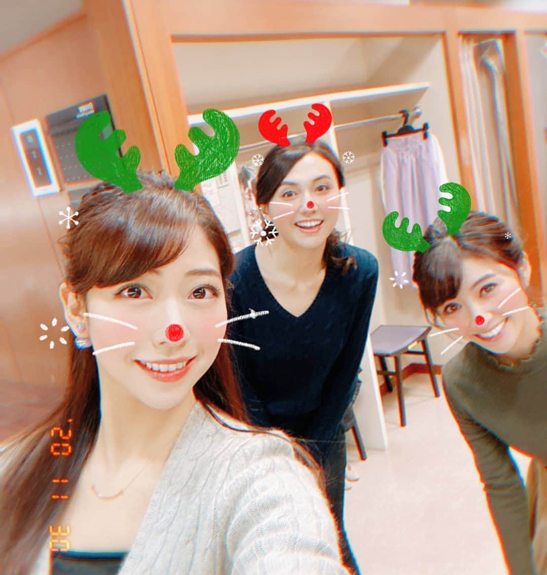 TBS「はやドキ！」のインスタグラム：「今日は11月最終日。 いよいよ明日から12月ですね！✨  ということで月曜日メンバーでトナカイに🤶🎄  今年も残すところあと1か月となりました。早いですね🧐👏 引き続き、徹底した手洗い、うがいなど出来る限りの対策をしてこの冬も乗り切りましょう！  撮影時のみマスクを外しています。  #クリスマス #トナカイ #小野寺結衣 #山形純菜 #アナウンサー #久保井朝美 #気象予報士 #はやドキ #tbs」