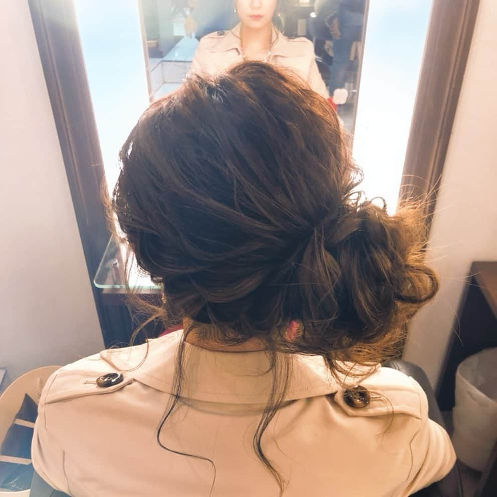 MIYABIのインスタグラム：「． *☼*―――――*☼*――――― ． 撮影のヘアセットは、PROGRESS+の石田さんにしてもらったよ💎 ． ． 前回もアップヘアを急ぎでやってもらったんだけど、早い、丁寧、綺麗に仕上げてくれる✨ ． 崩れないヘアセットを作ってくれるよ💎 ． ． *☼*―――――*☼*――――― ． #PROGRESS+ #lalah #アレンジ#可愛い#綺麗#お洒落#キャバ嬢#ホスト#六本木 #歌舞伎町#lol#f4f#fashion#makeup#hair#dogstagram#サロンモデル#撮影#style#nail#model#party#美容 #ホステス#travel#art#like4」