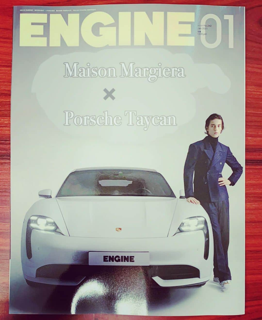 祐真朋樹さんのインスタグラム写真 - (祐真朋樹Instagram)「ENGINE最新号出ました。  @hata811  @hirotsukui  @maisonmargiela  @porche_taycan  @asmirbesic_   @stsukezane」11月30日 15時42分 - stsukezane