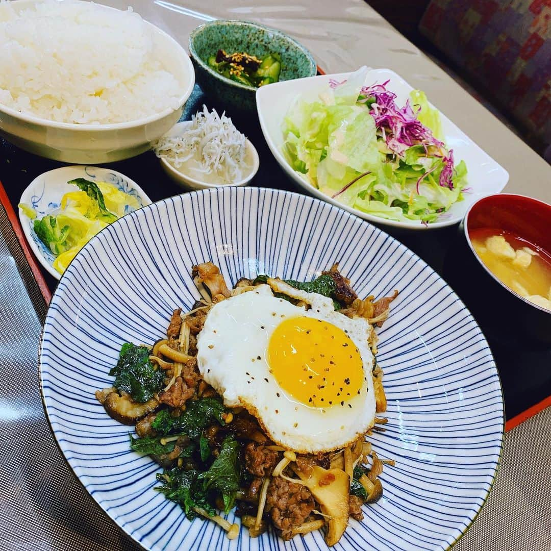 HIROさんのインスタグラム写真 - (HIROInstagram)「日替わり🤗日替わり🤗日替わりランチ😋😋😋 #日替わりランチ #日替わり #ランチ  #昼ごはん #美味い #財布忘れた」11月30日 15時50分 - hiro19770420