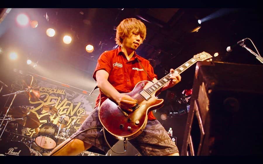 チフネシンゴのインスタグラム：「2020.11.29 "SEVEN SHOUTS SPECIAL TOUR 2020-2021" [TWO]仙台マカナ編  今こうしてライヴができること、心から感謝しかないです。 会場、チームのみんな、来てくれたみんな、遊んでくれたみんな、本当にありがとう！ 引き続き体調管理には気をつけましょう！  このような状況下だけど、 このツアーはすでにめちゃんこ素晴らしいし、 なんだか今のHOTSQUALL進化を感じられて良さげw  #SSST #sevenshouts #hotsquall #ホスコ #guitar #rock #punk #live」