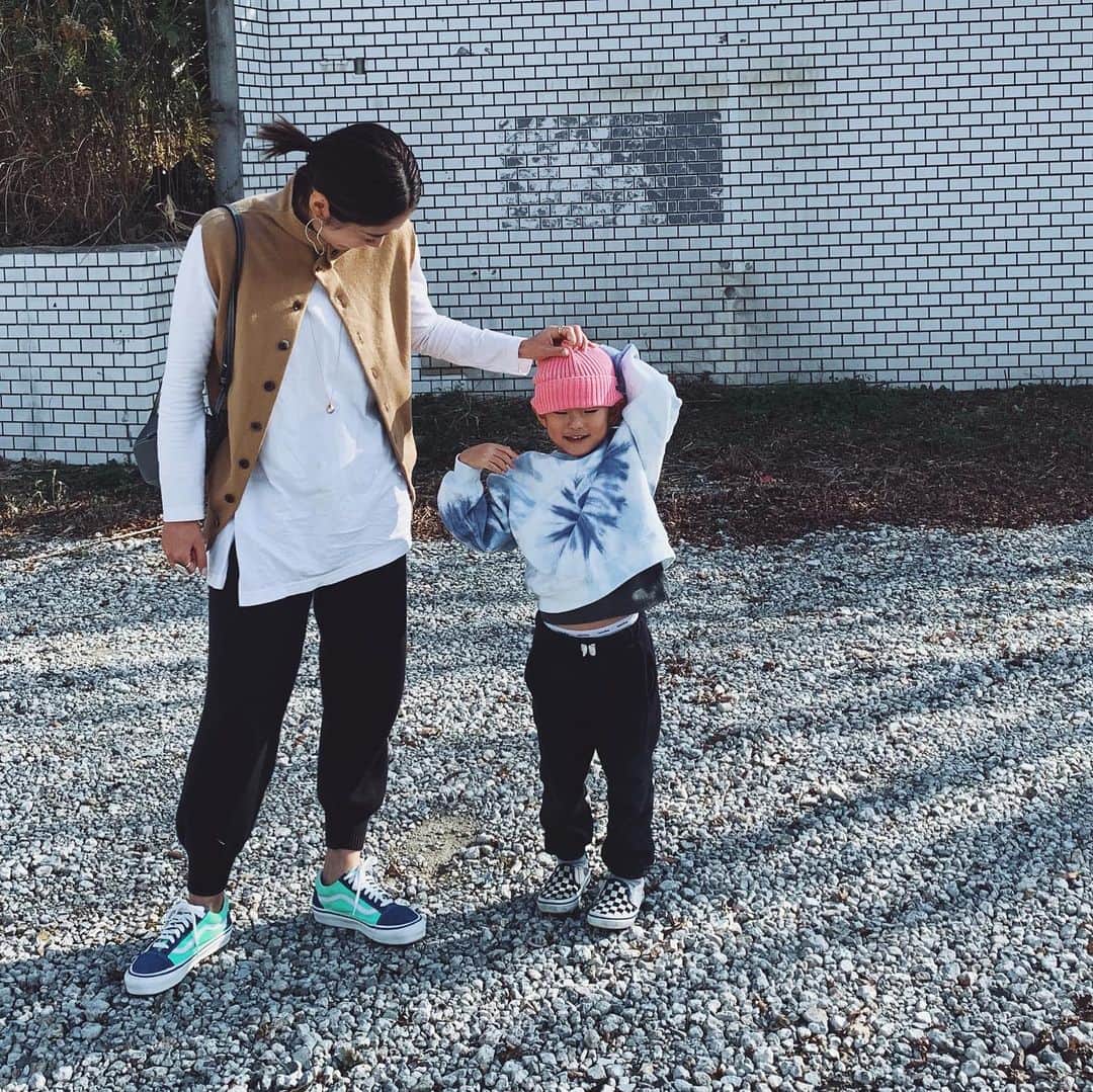 ジュジュさんのインスタグラム写真 - (ジュジュInstagram)「こんなcasualにもペンダントが 意外に可愛い♫ . hoop pierce と合わせてみても いい感じだったわー😤 . . necklace order 12-2(wed)まで✔︎ .  #AkariH#accessory#costumeaccessory#fashion#アクセサリー#アクセ#大振りアクセサリー#jewelry#ジュエリー#pierce#earring#ring#bracelet akarih#akarihchic#アカリ#アカリチック#Akarih#アカリ #2020AW#AWcollection#www.akari-h.jp#hrkフク」11月30日 16時20分 - hiraka