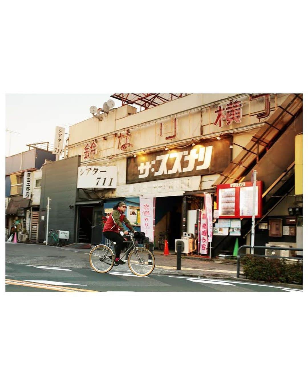 narifuri_japanさんのインスタグラム写真 - (narifuri_japanInstagram)「自転車通勤は自由でクリエイティブなもの。﻿ ﻿ 通勤路では様々な楽しみを見つけることができます。自分だけのMy通勤路を設定し、毎日がワクワクするような通勤を始めましょう。﻿ ・﻿ Let's start bicycle commuting!﻿ ・﻿ ﻿・ #ツーキンツール﻿ #narifuri﻿ #ナリフリ」11月30日 16時23分 - narifuri_japan