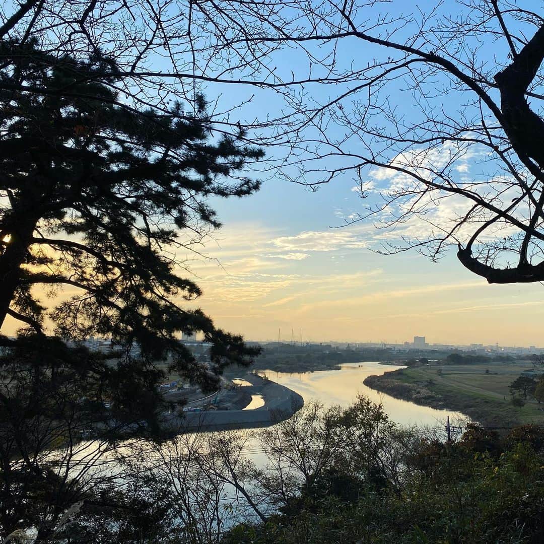 松本孝美さんのインスタグラム写真 - (松本孝美Instagram)「#夕方散歩 #ウォーキング #富士山 頭出てきた #🙏」11月30日 16時29分 - t_mimi1414