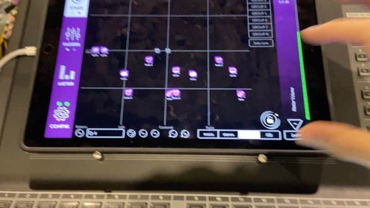 DE DE MOUSEのインスタグラム：「Immersive mix test   KLANGのfabrikでイマーシブっていうヘッドホン/イヤホン専用の擬似サラウンドの作業やってる 脳が段々音の位相を認識していくから面白い  #dédémouse #dedemouse #デデマウス #電電鼠 #klang #immersive」