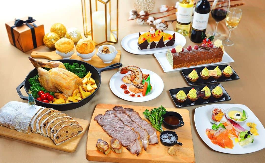 ANA CROWNE PLAZA NARITAのインスタグラム：「【12月24日・25日開催！クリスマスディナービュッフェ】 . クリスマスの夜にぴったりのメニューが盛りだくさん🎅 2日間限定の特別ディナービュッフェをご堪能下さい🎄✨ . ご予約・詳細はこちら▽ https://www.anacrowneplaza-narita.jp/restaurant/ceres/menu/detail/?id=79&c=dinner ◆お客様の安全・安心と感染症拡大防止を最優先として以下の取り組みを実施いたしております◆  ・店舗入口には、発熱や咳など異常が認められる場合は店内飲食をお断りさせていただいております。 ・お客様の入店時に検温をお願いしております。 ・店舗入口には手指消毒用に消毒液を用意しております。 ・店舗入口及び、食事中以外はマスクの着用をお願いしております。 ・従業員はマスク着用を義務付けております。 ・飛沫感染・接触感染を防止するために席数を減少して十分な間隔をとったテーブルレイアウトにしております。 ・店内が混み合う場合は入店を制限しております。 ・お客様が入れ替わる都度、テーブルを消毒しております。 ・お支払い、受け渡し時はキャッシュトレーを使用いたします。 . ホテル公式Facebook▽ https://m.facebook.com/anacrowneplaza.narita . ホテル公式Instagram▽ https://www.instagram.com/anacrowneplaza_narita/ . ホテル公式LINE▽ https://lin.ee/1uofs8ueK」