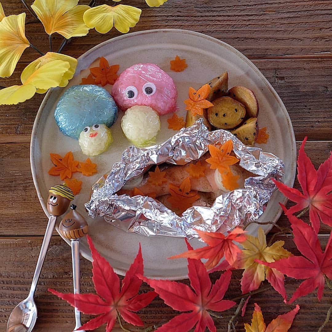 のインスタグラム：「. 11月は和食月間🍙 #第3期はかたのしおアンバサダー の皆さまも素敵な和食を投稿してくださいました☺️🌟 秋の食材を使っているものも多く、どれも美味しそうですね💕 . ユネスコ無形文化遺産に登録された「和食」文化の特徴は… ①新鮮な食材とその持ち味を生かした調理 ②優れた栄養バランス ③美しさ・季節の表現 ④行事との関わり とのこと☝️ . 私も簡単ですが和食🍚をつくったり、写真を見ることで和食の良さを再発見できたような気がします🥰 これからは一汁三菜を無理なく続けていきたいと思います💡 . #伯方の塩#塩#salt#和食#和食月刊#一汁三菜#和#料理好きな人と繋がりたい#手作りごはん#野菜料理#肉料理#魚料理#レシピ#和食ごはん#和食献立#晩ごはん#和定食#和ンプレート#丁寧な暮らし#丁寧に暮らす#豊かな食卓」
