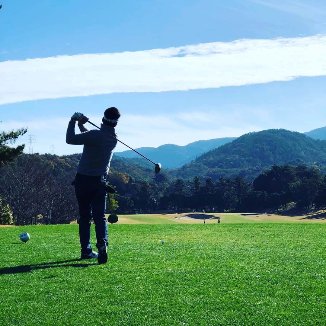 藤川球児さんのインスタグラム写真 - (藤川球児Instagram)「今日はゴルフデー⛳️ 変わった雲でした🙄 妻の撮影❗️ #kyuji22  #ゴルフ  #雲」11月30日 17時03分 - fujikawa_kyuji22