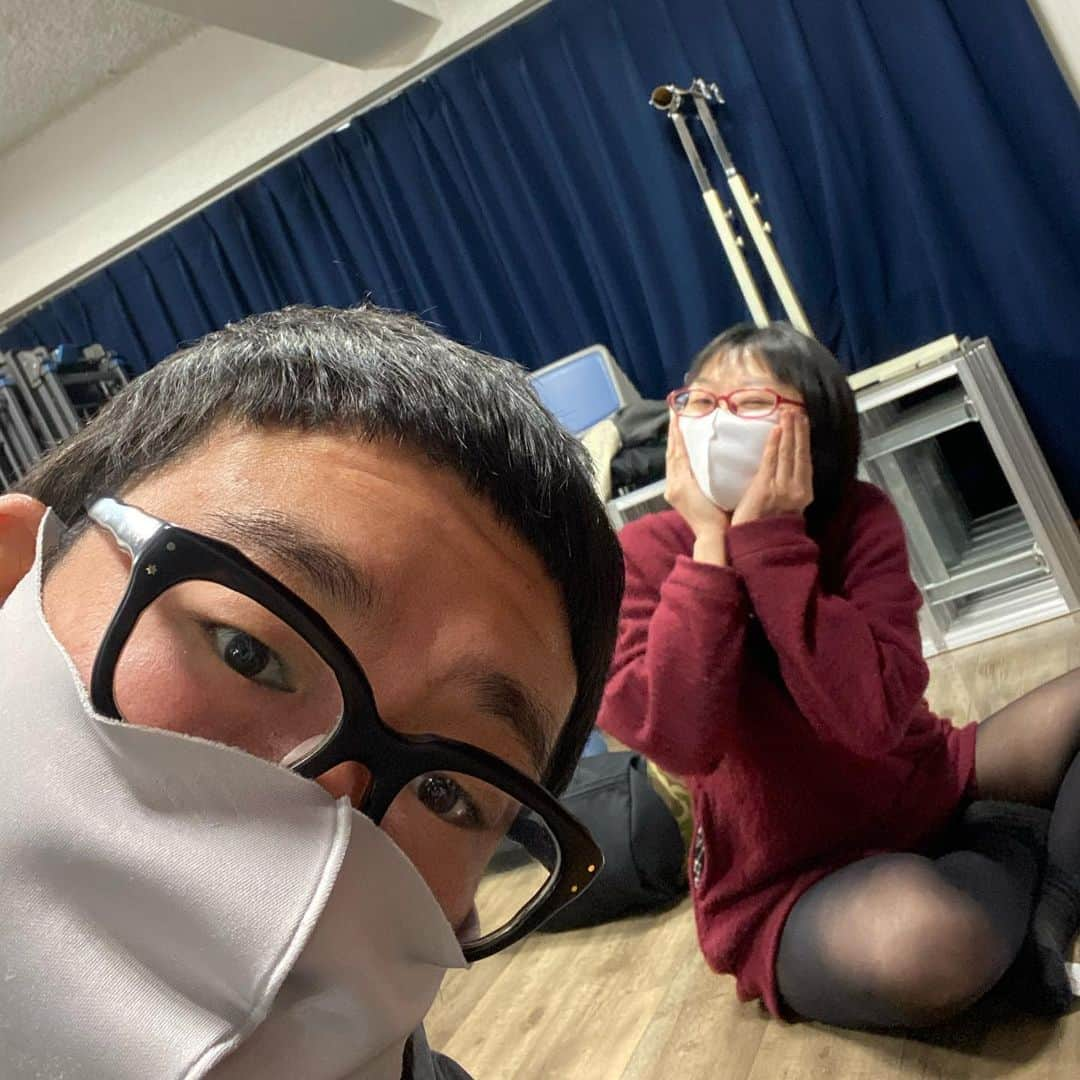 黒澤正徳さんのインスタグラム写真 - (黒澤正徳Instagram)「これから事務所LIVE👄  #メガネONマスク」11月30日 17時06分 - kuro_chan79