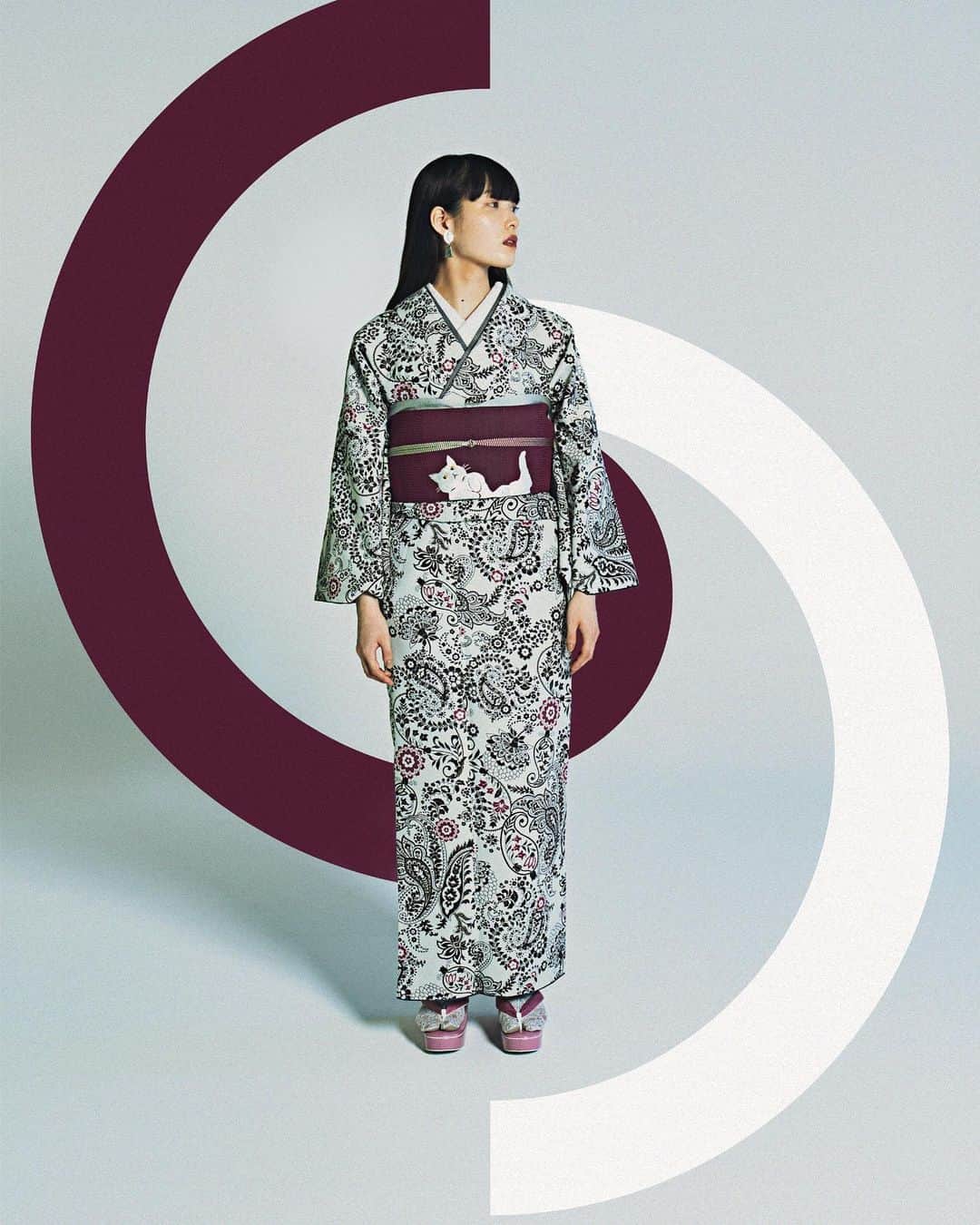 ふりふさんのインスタグラム写真 - (ふりふInstagram)「【LOOK2020AW】 ビギナーさん向けのいろは着物。 今年も販売スタートしました！ はじめたいなと思っているけど、中々きっかけがない。 年末年始に向けてデビューしてみてはいかかですか？  "COLOR TRIP ”  textile いろはペイズリー  #2020AW #furifu #COLORTRIP #色旅 #着物ビギナー #いろは #レース #初詣 #すぐに変われる魔法がある」11月30日 17時07分 - furifufurifu